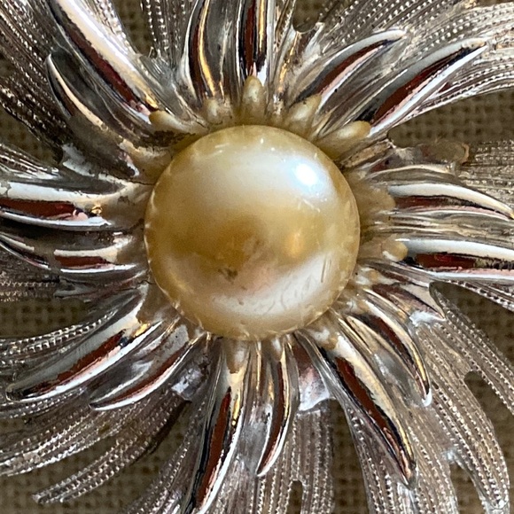 Sarah Coventry Vintage Sunburst Silvertone  Elegant Brooch Pin 4430 - Picture 3 of 6